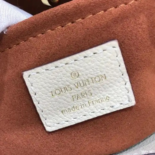 MM MONTAIGNE LOUIS VUITTON 0624